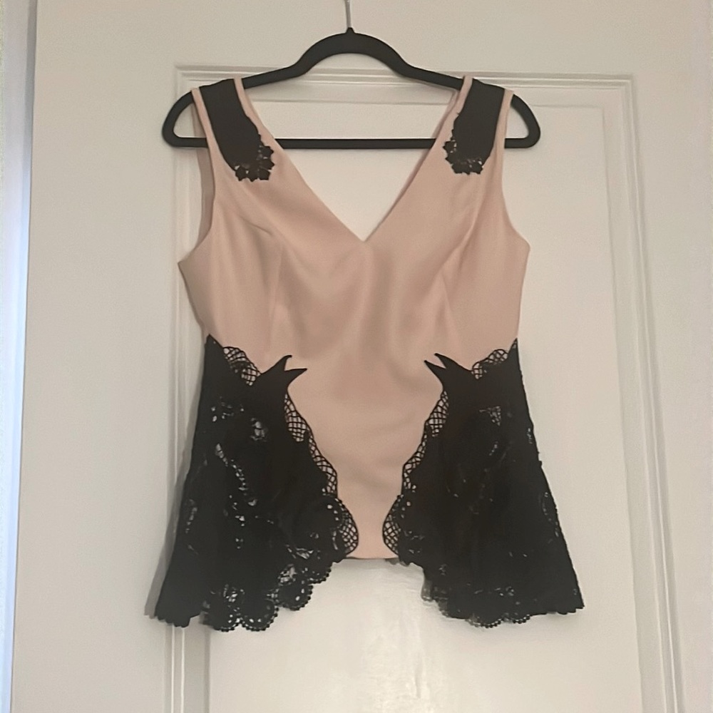 Lace detail sleeveless blouse